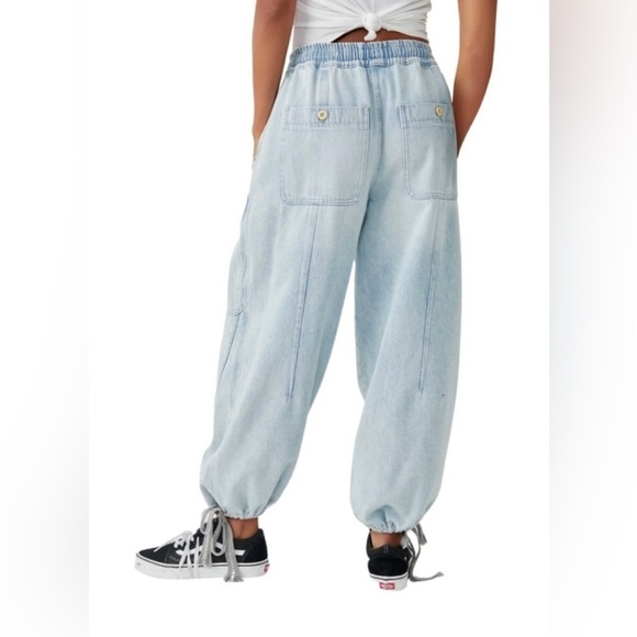 SOLD*****Bright-Eyed Low-Slung Pull-On Cargo Jogger Jeans - Picture 2 of 7